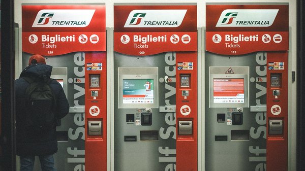 Wat zijn de meest iconische bezienswaardigheden die je niet mag missen in Nederland?